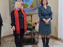 Начальник управления культуры администрации УГО Тесленко Ольга приветсвовала открытие выставки