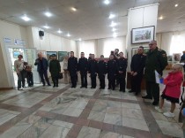 На открытии выставки присутствовали кадеты из Суворовского училища